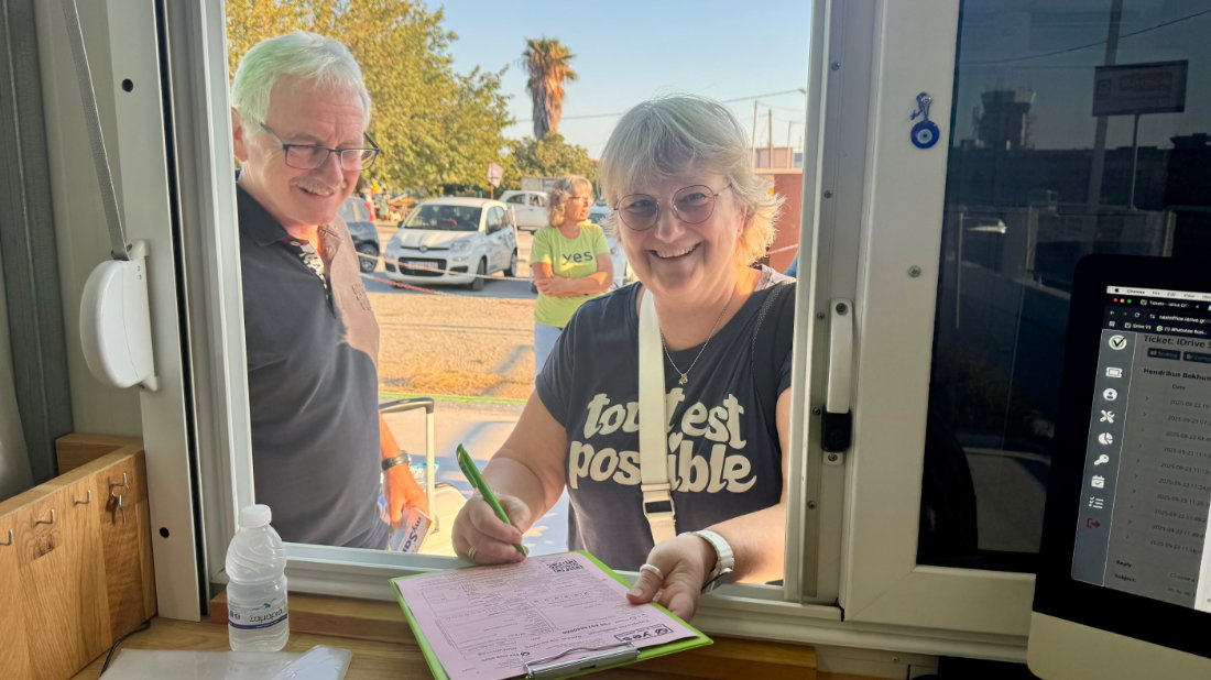 happy-clients-of-yes-rent-a-car-samos